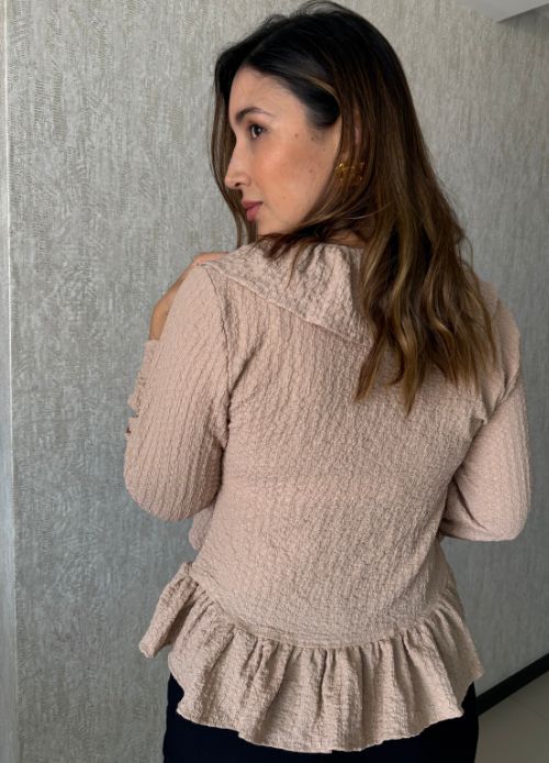 Camisa Nude de boleros anudada al frente Ref. Boho