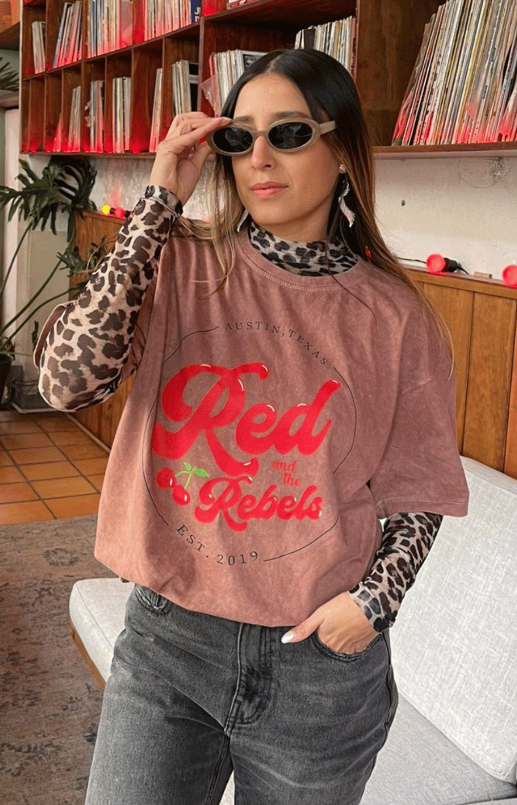 Camiseta de algodón estampada
Camiseta oversized de frutas
Moda casual 2024
Ropa de tendencia en Colombia
Camiseta de alta calidad para mujer
Camiseta de algodón gris oversized
Estampados de frutas tendencia