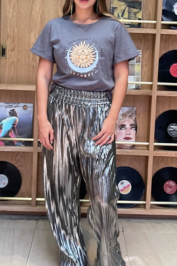 Camiseta básica estampada gris Holística