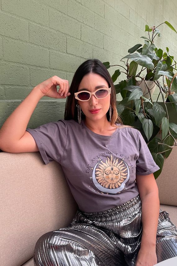 Camiseta básica estampada gris Holística