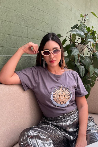 Camiseta básica estampada gris Holística