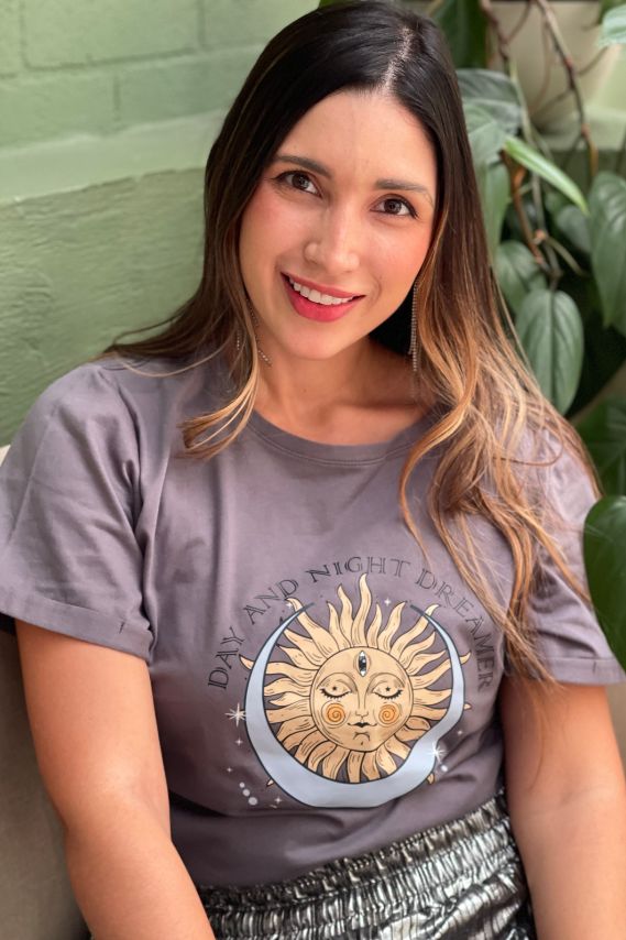 Camiseta básica estampada gris Holística