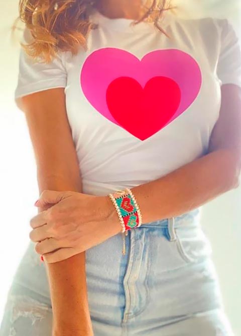 Camiseta silueta amplia para mujer diseño corazón