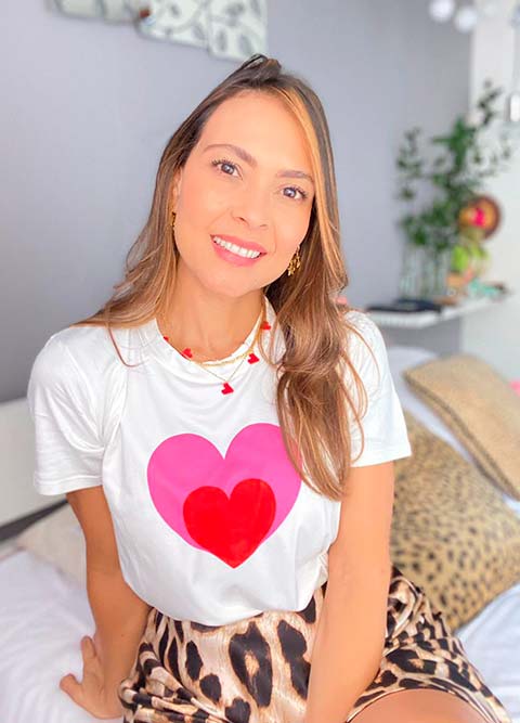 Camiseta silueta amplia para mujer diseño corazón